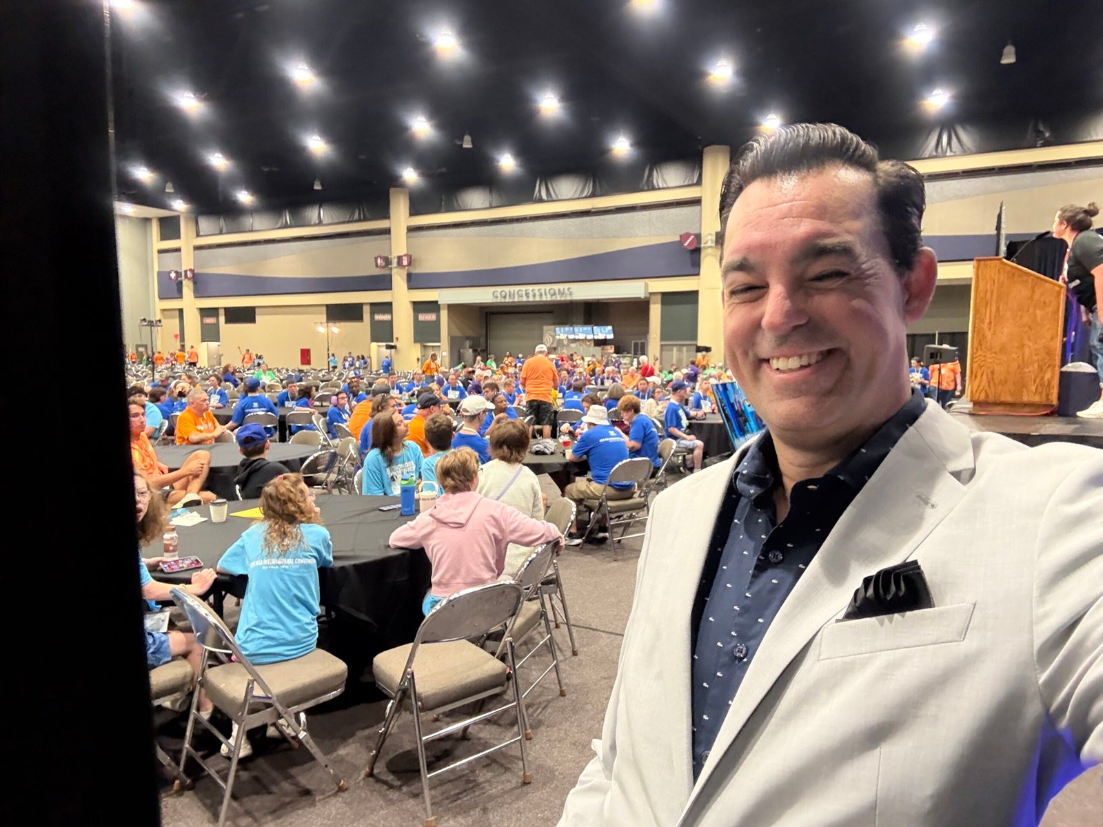 Read more about the article How Mentalism Works for Non Profit Conferences and Large Scale Events